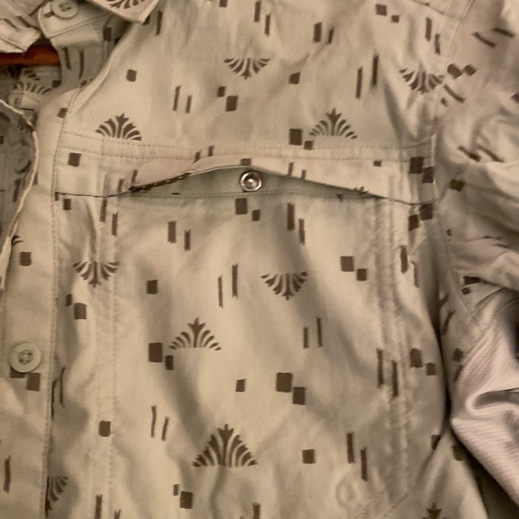 Like New REI WOMENS shirt - Picture 3 of 7